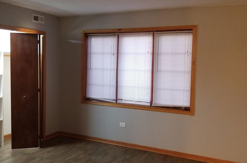 8200-w-87th-street-8200 W. 87th Street, Hickory Hills Unit 1J Living Room